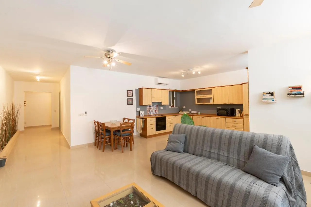 Bv1 - Spacious And Bright - Prime Location San Ġiljan Malta