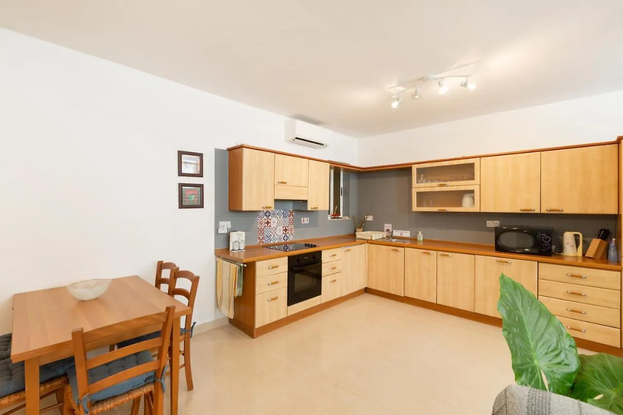 Bv1 - Spacious And Bright - Prime Location San Ġiljan 0*,
