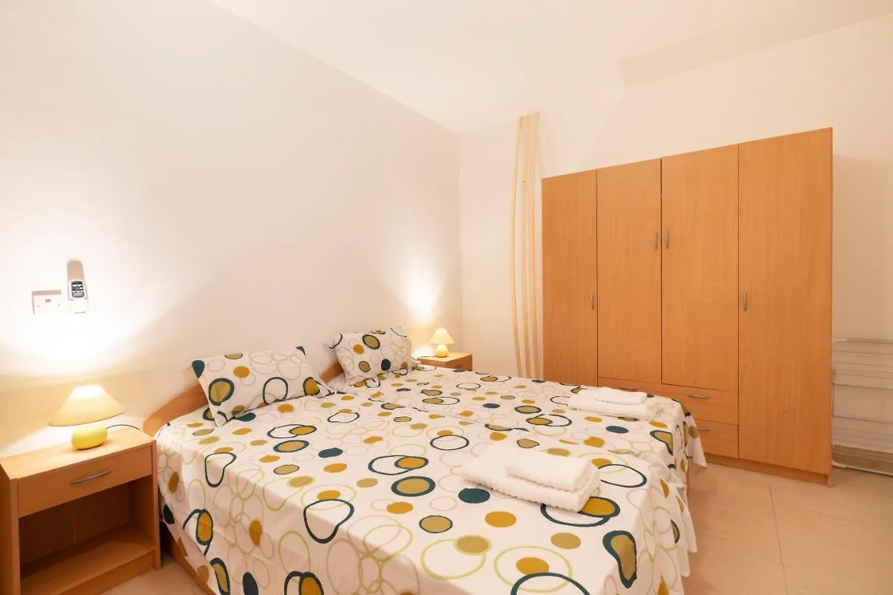 Bv1 - Spacious And Bright - Prime Location San Ġiljan Apartment